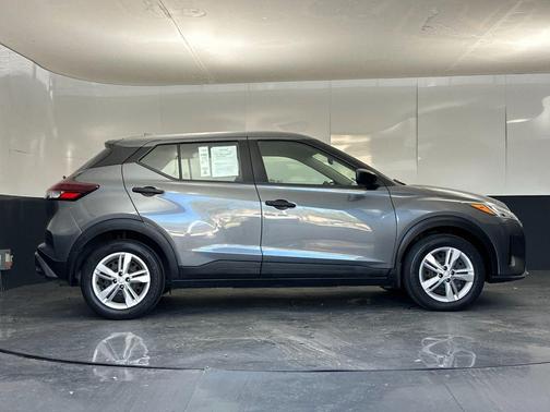 2022 Nissan Kicks S