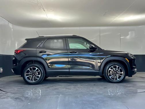 Mosaic Black Metallic 2025 Chevrolet Trailblazer LT