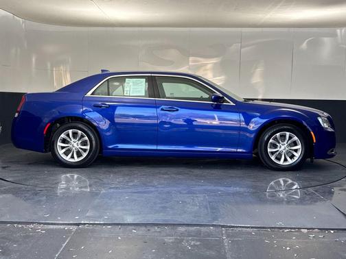 2019 Chrysler 300 Touring