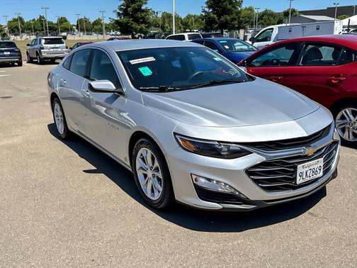 Silver Ice Metallic 2022 Chevrolet Malibu FWD LT