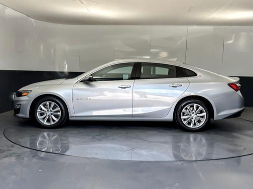 Silver Ice Metallic 2022 Chevrolet Malibu FWD LT