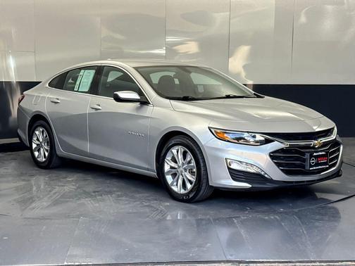 Silver Ice Metallic 2022 Chevrolet Malibu FWD LT
