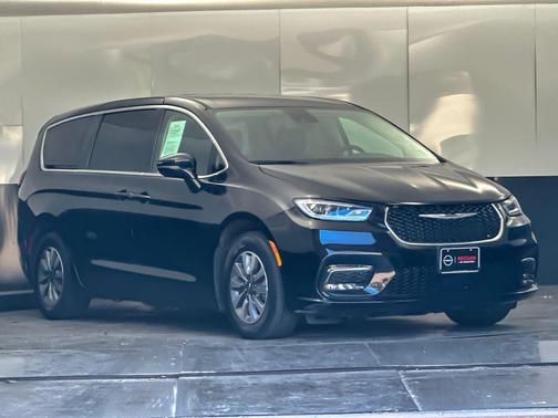 2024 Chrysler Pacifica Hybrid Select