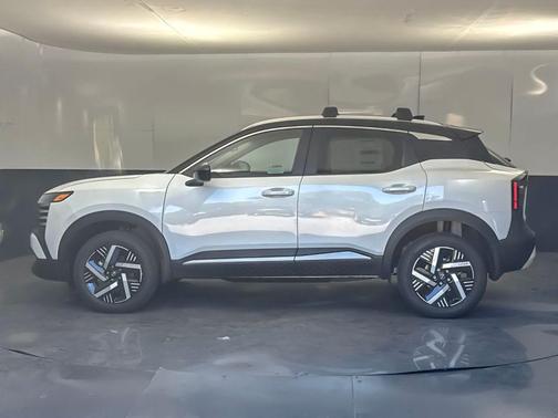 Aspen White/Super Black 2026 Nissan Kicks SV