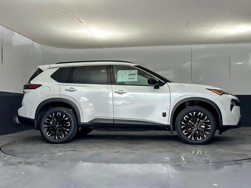 Everest White Pearl Tricoat 2026 Nissan Rogue Dark Armor