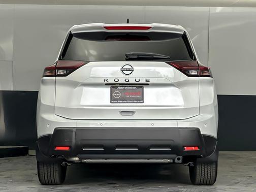 Everest White Pearl Tricoat 2026 Nissan Rogue Dark Armor