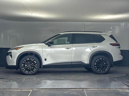 Everest White Pearl Tricoat 2026 Nissan Rogue Dark Armor