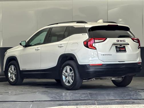 Summit White 2022 GMC Terrain SLE