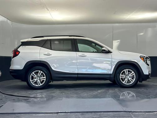 Summit White 2022 GMC Terrain SLE