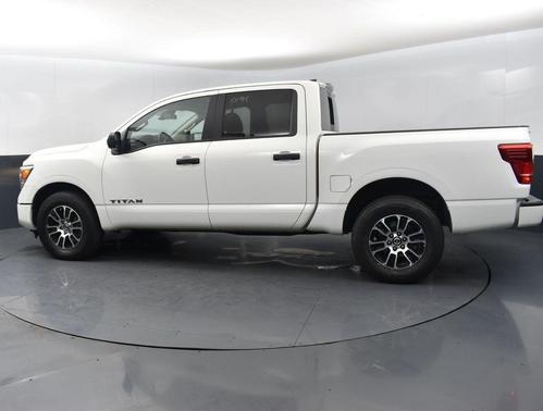 2022 Nissan Titan SV