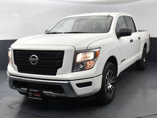 2022 Nissan Titan SV