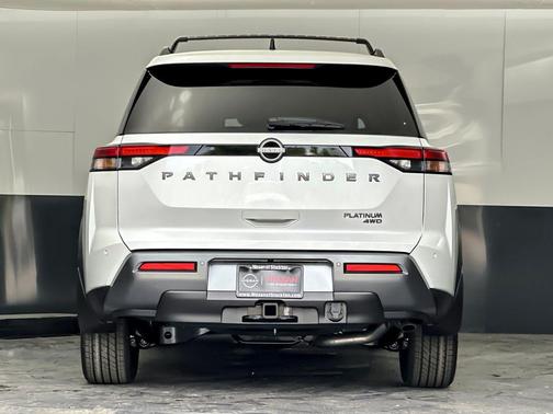 Everest White Pearl Tricoat 2026 Nissan Pathfinder Platinum