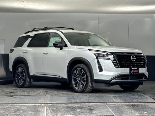 Everest White Pearl Tricoat 2026 Nissan Pathfinder Platinum