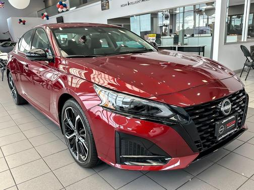 Scarlet Ember Tintcoat 2026 Nissan Altima SR FWD