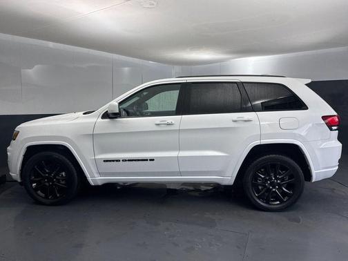 2022 Jeep Grand Cherokee Laredo