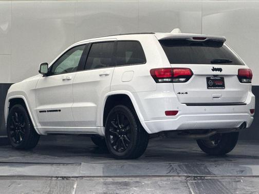 2022 Jeep Grand Cherokee Laredo