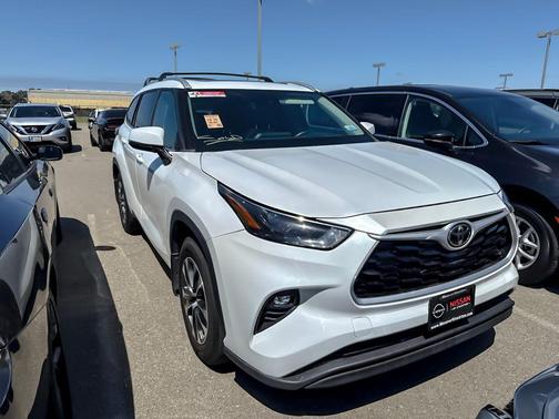 Wind Chill Pearl 2022 Toyota Highlander XLE