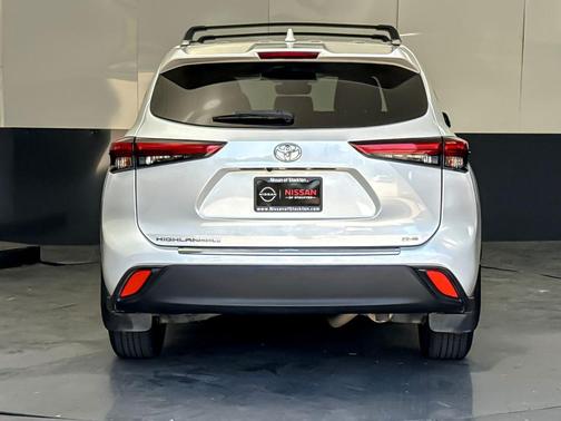 Wind Chill Pearl 2022 Toyota Highlander XLE