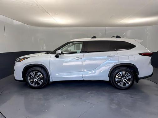 Wind Chill Pearl 2022 Toyota Highlander XLE