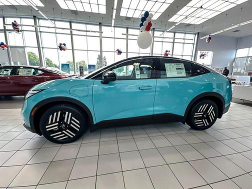Seabreeze Blue Pearl/Black 2026 Nissan Leaf SV+