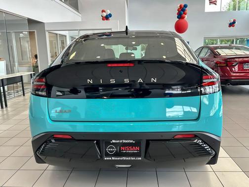 Seabreeze Blue Pearl/Black 2026 Nissan Leaf SV+
