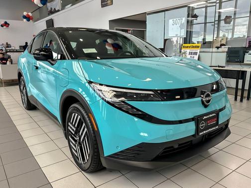 Seabreeze Blue Pearl/Black 2026 Nissan Leaf SV+