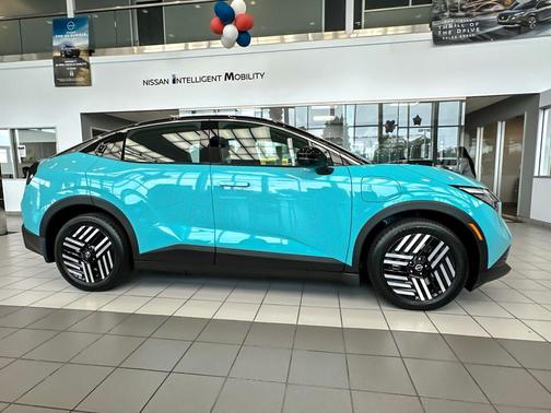 Seabreeze Blue Pearl/Black 2026 Nissan Leaf SV+