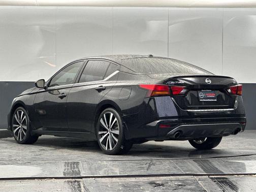2022 Nissan Altima SR FWD