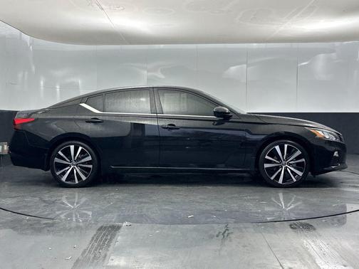 2022 Nissan Altima SR FWD