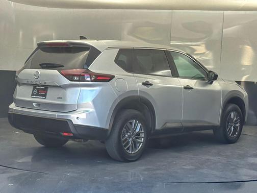Brilliant Silver Metallic 2024 Nissan Rogue S
