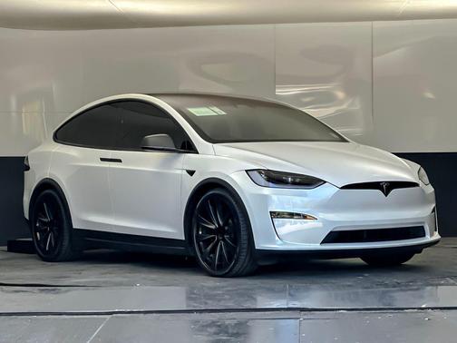 Pearl White Multi-Coat 2023 Tesla Model X Standard Range
