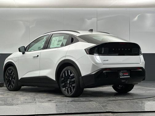 2026 Nissan Leaf PLATINUM+