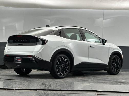 2026 Nissan Leaf PLATINUM+