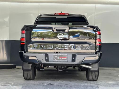 Super Black 2027 Nissan Frontier SV