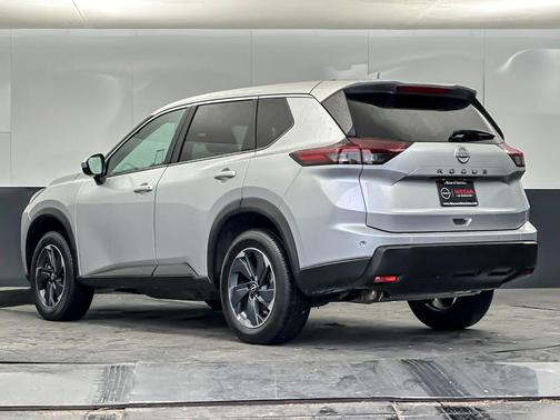 Brilliant Silver Metallic 2025 Nissan Rogue SV