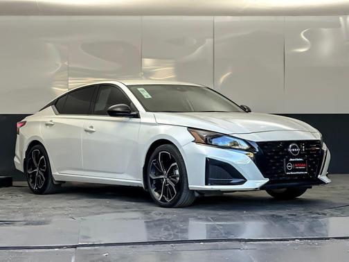 2023 Nissan Altima SR FWD
