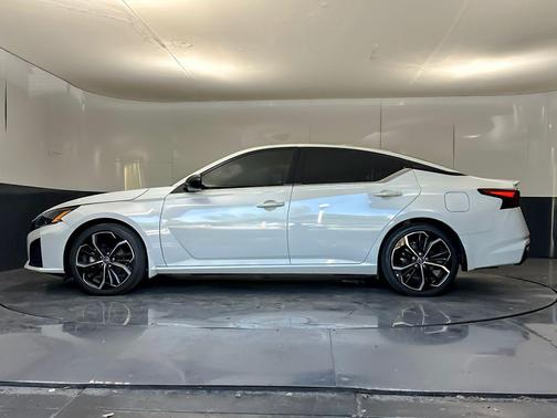 2023 Nissan Altima SR FWD