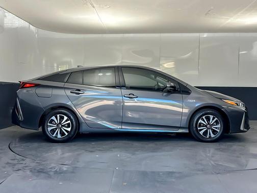 Magnetic Gray Metallic 2017 Toyota Prius Prime Premium