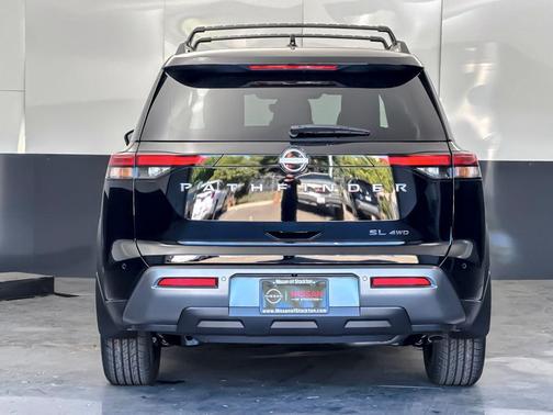 Super Black 2026 Nissan Pathfinder SL
