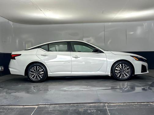 Pearl White Tricoat 2026 Nissan Altima 2.5 SV