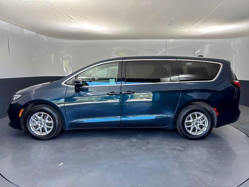 Fathom Blue Pearlcoat 2023 Chrysler Pacifica Touring L