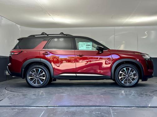 Scarlet Ember/Super Black 2026 Nissan Pathfinder Platinum