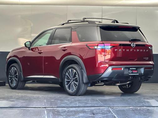 Scarlet Ember/Super Black 2026 Nissan Pathfinder Platinum