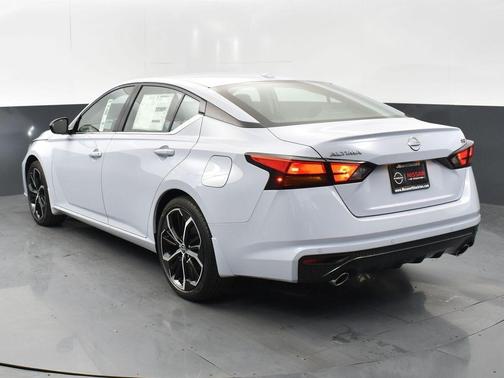 2025 Nissan Altima SR FWD