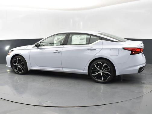 2025 Nissan Altima SR FWD