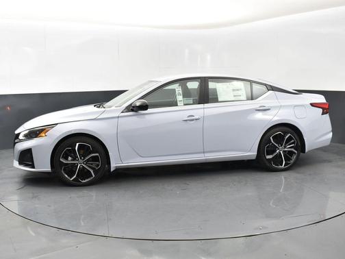 2025 Nissan Altima SR FWD