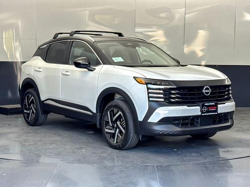 Aspen White/Super Black 2026 Nissan Kicks SV