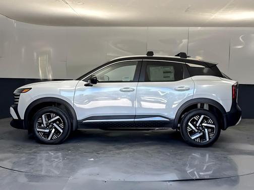 Aspen White/Super Black 2026 Nissan Kicks SV