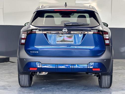 Deep Blue Pearl 2026 Nissan Kicks SV