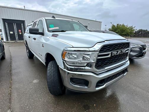 Bright White Clearcoat 2022 RAM 2500 Tradesman Crew Cab 4x4 6'4' Box